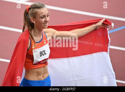 Tokio, Japan. August 2021. Femke Bol aus den Niederlanden feiert nach dem 400-m-Hürdenfinale der Frauen bei den Olympischen Spielen 2020 in Tokio, Japan, 4. August 2021. Quelle: Jia Yuchen/Xinhua/Alamy Live News Stockfoto