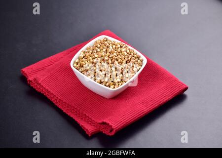 Mungsprossen In Der Schüssel, Gesunde Sprossen Stockfoto