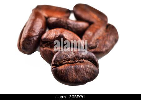 Geröstete Kaffeebohne Isoliert Auf Weißem Hintergrund Mit Schnittpfad Stockfoto