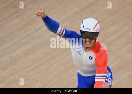 Izu, Japan. August 2021. Radfahren: Olympiade, Mannschaftssprint, Finale, auf dem Izu Velodrom. Rayan Helal aus Frankreich in Aktion. Quelle: Sebastian Gollnow/dpa/Alamy Live News Stockfoto