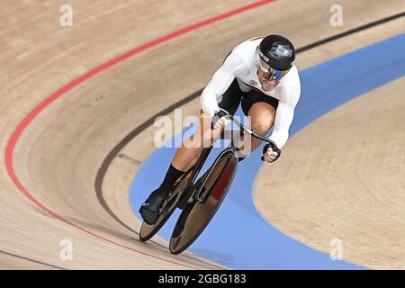 Izu, Japan. August 2021. Radfahren/Leichtathletik: Olympische Spiele, Mannschaftssprint der Männer, 1. Runde, auf dem Izu Velodrom. Maximilian Levy von Deutschland im Einsatz. Quelle: Sebastian Gollnow/dpa/Alamy Live News Stockfoto