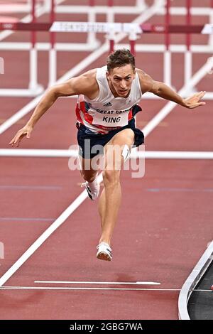 Tokio, Japan. August 2021. Leichtathletik. Olympiastadion. 10-1 Kasumigaokamachi. Shinjuku-ku. Tokio. David King (GBR) im 4. Heat der 110-m-Hürden. Kredit Garry Bowden/Sport in Pictures/Alamy live News Kredit: Sport in Pictures/Alamy Live News Stockfoto