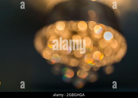 Blur Golden Bokeh aus schönen Kristall Kronleuchter Bokeh Stockfoto