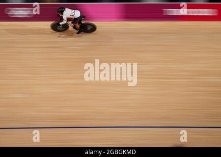 Tokio, Japan. August 2021. TOKIO, JAPAN - 4. AUGUST: Jair Tjon en Fa von Suriname im Sprint-Qualifying der Männer während der Olympischen Spiele in Tokio 2020 auf dem Izu Velodrome am 4. August 2021 in Tokio, Japan (Foto von Yannick Verhoeven/Orange Picics) Credit: Orange Pics BV/Alamy Live News Stockfoto