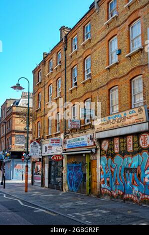 Geschlossene Geschäfte in Brick Lane, East London, England - 17. Juli 2021 Stockfoto