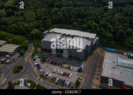 Die Oden Cinema Drohne neben Huddersfield Town AFC John Smith Station Aerial Stockfoto