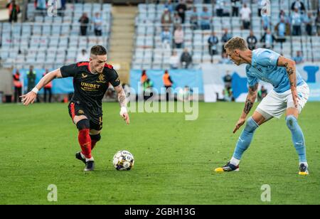 Malmö, Schweden. August 2021. Ryan Kent (14) vom Rangers FC beim Champions League Qualifikationsspiel zwischen Malmö FF und dem Rangers FC im Eleda Stadion in Malmö. (Foto: Gonzales Photo/Alamy Live News Stockfoto