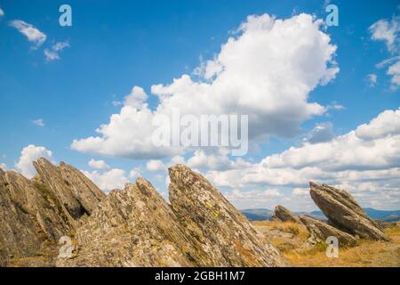 Erodierte Felsen. Pass La Hiruela, Sierra del Rincon, Provinz Madrid, Spanien. Stockfoto