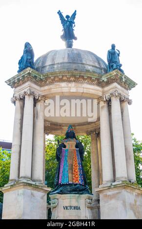 Queen Victoria Monument von CJ Allen 1906 gestaltet von den Künstlern Laurence Westgaph und Karen Arthur für Sky Arts and Culture Liverpool Stockfoto