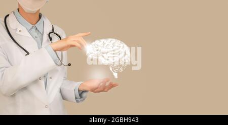 Ärztin hält virtuelles Gehirn in der Hand. Handgezeichnetes menschliches Organ, Kopierraum auf der rechten Seite, beige Farbe. Healthcare Krankenhaus Service Konzept Stock ph Stockfoto