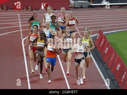 Tokio, Japan. August 2021. Die Ugandaerin Winnie Nanyondo tritt bei den Olympischen Sommerspielen 2020 in Tokio, Japan, am Mittwoch, den 4. August 2021, in einem Halbfinale für Frauen im 1500-M-Bereich an und wird erster. Foto von Bob Strong/UPI Credit: UPI/Alamy Live News Stockfoto