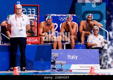 TOKIO, JAPAN - 4. AUGUST: Team Italien während des olympischen Wasserpoloturnier-Viertelfinalspiels der Männer von Tokio 2020 zwischen dem Team Italien und dem Team Serbien im Tatsumi Waterpolo Center am 4. August 2021 in Tokio, Japan (Foto: Marcel ter Bals/Orange Picles) Stockfoto