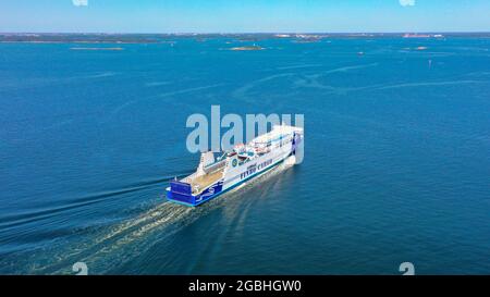Finbo Cargo nähert sich dem Hafen von Vuosaari auf einer seiner täglichen Überfahrten zwischen Vuosaari, Finnland und Muuga, Estland. Stockfoto