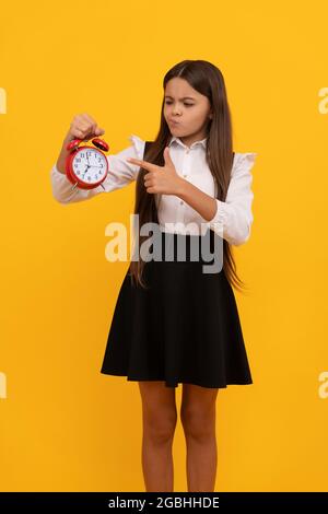 Sie sind zu spät. Deadline. Am frühen Morgen. Pünktlichkeit. Letzte Chance. Pünktlich teen Mädchen Überprüfung Zeit. Stockfoto