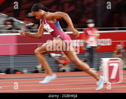 Tokio, Japan. August 2021. Allyson Felix aus den Vereinigten Staaten tritt beim 400-m-Halbfinale der Frauen bei den Olympischen Spielen 2020 in Tokio, Japan, am 4. August 2021 an. Quelle: Wang Lili/Xinhua/Alamy Live News Stockfoto