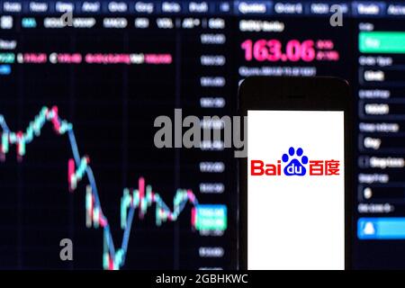 3. August 2021, Barcelona, Katalonien, Spanien: Auf dieser Abbildung ist ein Logo von Baidu, Inc. Zu sehen, das auf einem Smartphone mit den Börseninformationen von Baidu, Inc. Im Hintergrund angezeigt wird. (Bild: © Thiago Prudencio/DAX via ZUMA Press Wire) Stockfoto