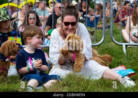 Standon Calling Music Festival 2021, Hertfordshire, 22nd. - 25th 2021. Juli muss Amy Smirk angerechnet haben Stockfoto