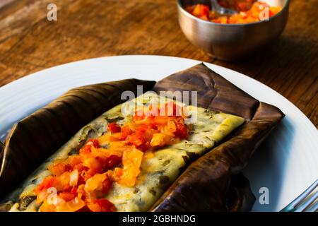 mexikanisches Essen von der riviera maya auf einem Holztisch mit Sauce Stockfoto