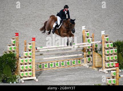 Der britische Ben Maher reitet am zwölften Tag der Olympischen Spiele in Tokio 2020 in Japan beim Einzel-Jumping-Finale im Equestrian Park die Explosion W. Bilddatum: Mittwoch, 4. August 2021. Stockfoto