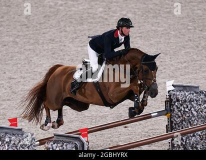 Der britische Ben Maher reitet am zwölften Tag der Olympischen Spiele in Tokio 2020 in Japan beim Einzel-Jumping-Finale im Equestrian Park die Explosion W. Bilddatum: Mittwoch, 4. August 2021. Stockfoto