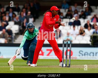 LONDON, ENGLAND - 02. AUGUST: Hayley Matthews von Welsh Fire Women während der Hundert zwischen Oval Invincible Women und Welsh Fire Women in Kia Oval Sta Stockfoto