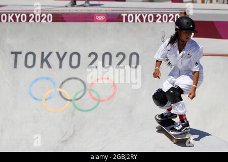 Tokio, Kanto, Japan. August 2021. Kokona Hiraki (JPN) beim Skateboarden im Frauenpark während der Olympischen Sommerspiele 2020 in Tokio im Ariake Urban Sports Park. (Bild: © David McIntyre/ZUMA Press Wire) Stockfoto