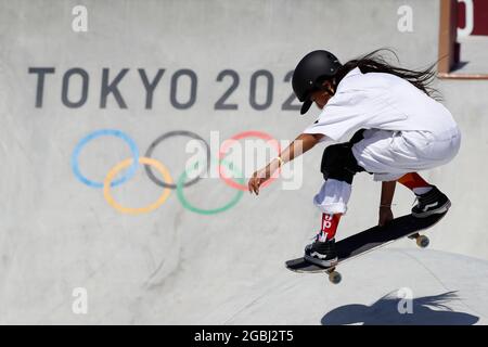 Tokio, Kanto, Japan. August 2021. Kokona Hiraki (JPN) beim Skateboarden im Frauenpark während der Olympischen Sommerspiele 2020 in Tokio im Ariake Urban Sports Park. (Bild: © David McIntyre/ZUMA Press Wire) Stockfoto