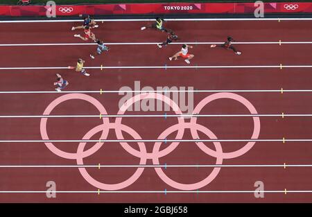 Tokio, Japan. August 2021. Athleten treten beim 800-m-Finale der Männer bei den Olympischen Spielen 2020 in Tokio, Japan, am 4. August 2021 an. Quelle: Zhang Chuanqi/Xinhua/Alamy Live News Stockfoto