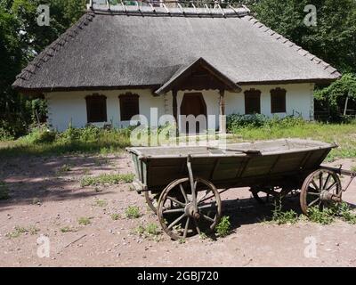 Rekonstruierte traditionelle ukrainische Bauernhaus in einem Park, Kiew Stockfoto