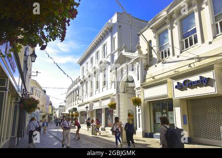 St. Helier, Jersey, Kanalinseln, Großbritannien - 6. Juli 2016: Kaufhaus de Gruchy in der Fußgängerzone King Street. Stockfoto