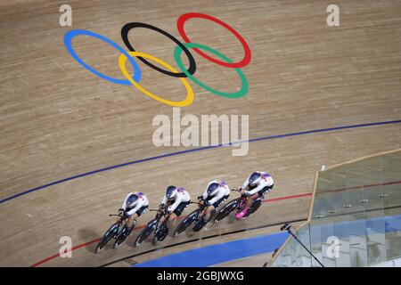 65 JASTRAB Megan / 66 VALENTE Jennifer / 230 DYGERT Chloe / 233 WHITE Emma (USA) während der Olympischen Spiele Tokio 2020, Radrennbahn Frauen-Team-Verfolgungsfinale um Bronze am 3. August 2021 auf dem Izu Velodrome in Izu, Japan - Foto Kishimoto / DPPI Stockfoto
