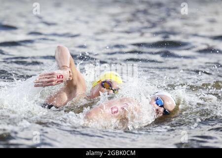 LEE Kareena (AUS) Bronzemedaille, van ROUWENDAAL Sharon (NED) Silbermedaille während der Olympischen Spiele Tokio 2020, Marathon Schwimmen Frauen 10 km Finale am 4. August 2021 im Odaiba Marine Park in Tokio, Japan - Foto Takamitsu Mifune / Foto Kishimoto / DPPI Stockfoto