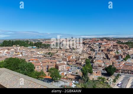 Toledo Spanien - 05 12 2021: Fantastische Aussicht Toledo Stadt in der Innenstadt, voll urban an der Festung Stockfoto