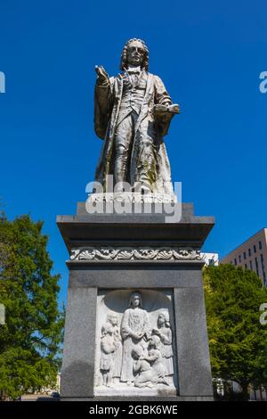 England, Hampshire, Southampton, Watts Park, Gedenkstatue an den englischen Hymnschreiber und Theologen Isaac Watts 1674-1748 Stockfoto