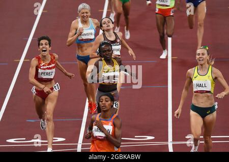 Marta Perez (ESP), Sara Kuivisto (FIN), Lucia Stafford (CAN), Winnie Nanyando (UGA), Linden Hall (AUS), Treten Sie während der Olympischen Spiele Tokyo 2020, Leichtathletik, am 4. August 2021 im Tokyo Olympic Stadium in Tokio, Japan, beim 1500-Meter-Halbfinale der Frauen an - Foto Yoann Cambefort / Marti Media / DPPI Stockfoto