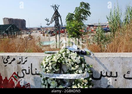 Beirut, Libanon. August 2021. Erster Jahrestag von Port Blast, Beirut, Libanon, am 4. August 2021. Die schreckliche Explosion des Hafens von Beirut ereignete sich am 4. August 2020 um 6:07 Uhr und tötete mehr als 200 Menschen. (Elisa Gestri/Sipa USA) Quelle: SIPA USA/Alamy Live News Stockfoto