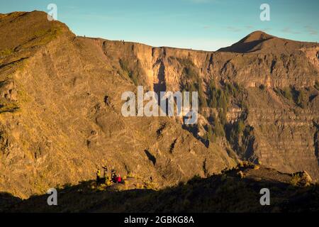 Vulkan auf der indonesischen Insel Sumbawa Stockfoto