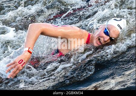 TOKIO, JAPAN - 4. AUGUST: Van ROUWENDAAL Sharon aus den Niederlanden startet beim MARATHON-SCHWIMMEN - 10 KM FRAUEN bei den Olympischen Spielen 2020 in Tokio im Odaiba Marine Park am 4. August 2021 in Tokio, Japan (Foto: Giorgio Scala / Deepbluemedia / Insidefoto/Orange Picics) Stockfoto