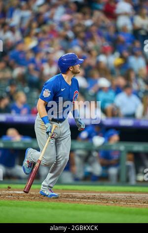 August 3 2021: Der Chicago Cubs Left Fielder Ian Happ (8) trifft einen Homer während des Spiels mit den Chicago Cubs und den Colorado Rockies, das im Coors Field in Denver Co. Stattfand. David Seelig/Cal Sport Medi Stockfoto