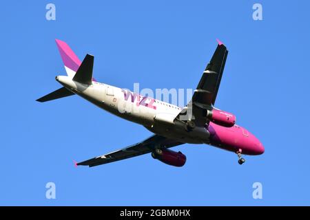 Wizz Air ( ist eine ungarische Ultra-Low-Cost-Fluggesellschaft mit Hauptsitz in Budapest), Airbus-Flugzeug Stockfoto