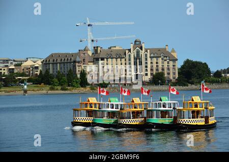 Victoria BC Wassertaxis tanzen durch den Innenhafen und zeigen ihr Können. Stockfoto