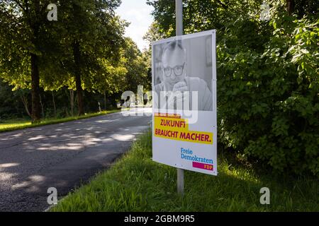 Thomas Sattelberger, FDP-Kandidat für den Wahlkreis München-Süd, auf einem Wahlplakat zur Bundestagswahl 2021 mit dem Slogan - Future nee Stockfoto