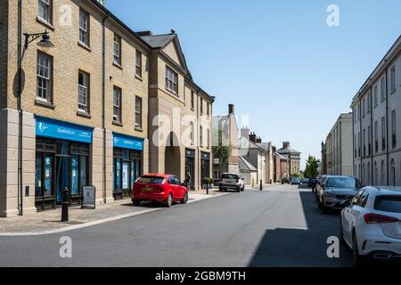 Neubau von Stadthäusern und Mehrfamilienhäuser in der neuen Stadt Poundbury, Dorset. Stockfoto