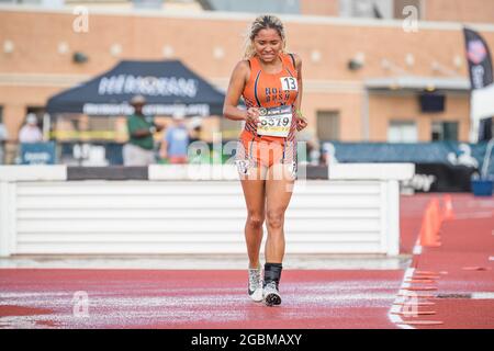 4. August 2021: M'Kaylee Gillenwater tritt bei den Olympischen Juniorenspielen 2021 im George Turner Stadium in Houston, Texas, in der 2000 Meter hohen Steeplechase-Division der Frauen im Alter von 17-18 Jahren an. Prentice C. James/CSM Stockfoto