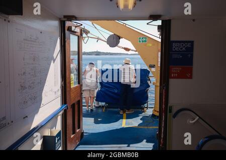 Passagiere an Bord der Fähre Scillonian III zwischen den Scilly-Inseln und Penzance, Cornwall, England, Großbritannien, Juli 2021 Stockfoto