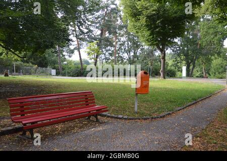 Julius-Posener-Platz in Nikolassee, Berlin, Deutschland - 4. August 2021. Stockfoto