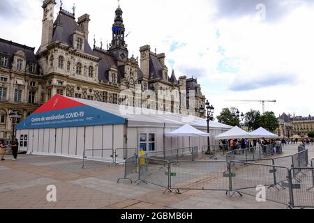 Paris, Frankreich. Juli 2021. Am Rathausplatz in Paris wurde ein Impfzentrum Covid-19 eingerichtet. (Foto von Denis Thaust/SOPA Images/Sipa USA) Quelle: SIPA USA/Alamy Live News Stockfoto