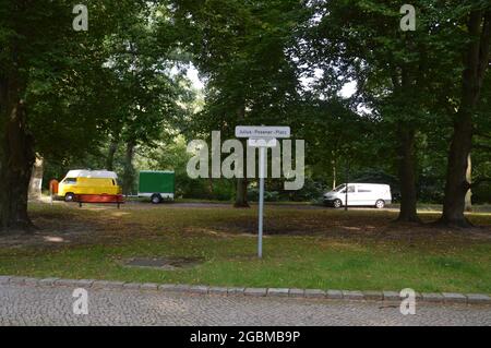 Julius-Posener-Platz in Nikolassee, Berlin, Deutschland - 4. August 2021. Stockfoto