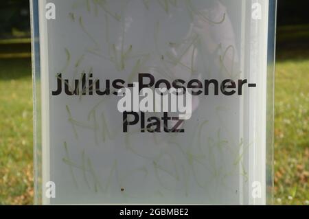 Julius-Posener-Platz in Nikolassee, Berlin, Deutschland - 4. August 2021. Stockfoto