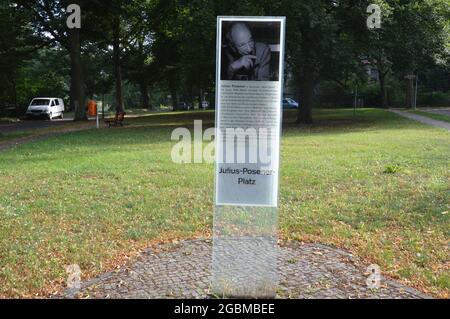 Julius-Posener-Platz in Nikolassee, Berlin, Deutschland - 4. August 2021. Stockfoto